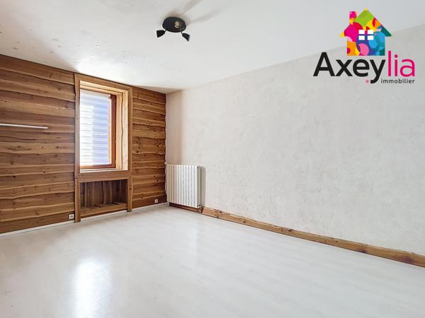 Saint-Bonnet-des-Quarts (42310) A VENDRE - SAINT-BONNET-DES-QUARTS - CORPS DE FERME SUR 2,5 HECTARES DE TERRAIN