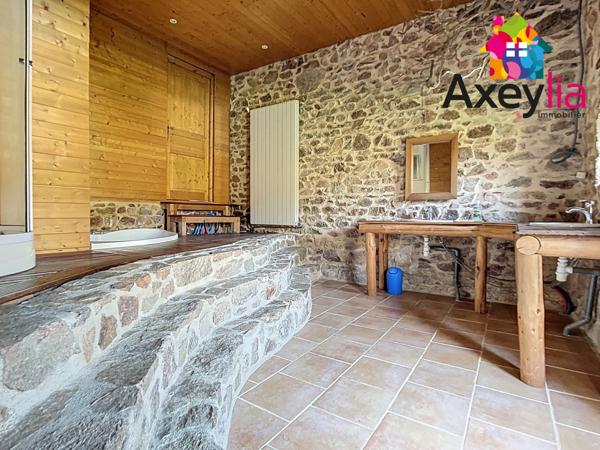 Saint-Bonnet-des-Quarts (42310) A VENDRE - SAINT-BONNET-DES-QUARTS - CORPS DE FERME SUR 2,5 HECTARES DE TERRAIN