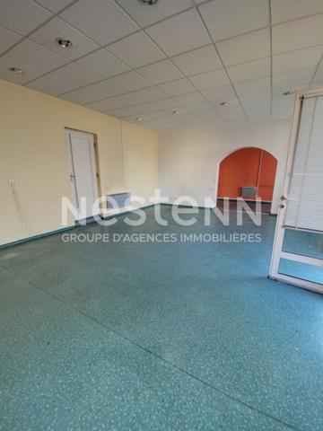 IMMEUBLE DE RAPPORT A VENDRE -  LOCAL COMMERCIAL ET APPARTEMENT  - LA FERE - 3 CHAMBRES