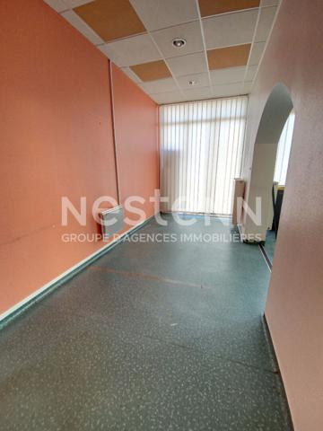 IMMEUBLE DE RAPPORT A VENDRE -  LOCAL COMMERCIAL ET APPARTEMENT  - LA FERE - 3 CHAMBRES