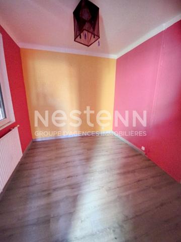 IMMEUBLE DE RAPPORT A VENDRE -  LOCAL COMMERCIAL ET APPARTEMENT  - LA FERE - 3 CHAMBRES