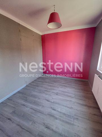 IMMEUBLE DE RAPPORT A VENDRE -  LOCAL COMMERCIAL ET APPARTEMENT  - LA FERE - 3 CHAMBRES