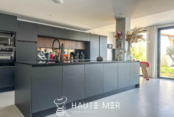 HIPPOCAMPE – Villa T8 de 254 m2 à 1 km d’Arago et de la plage