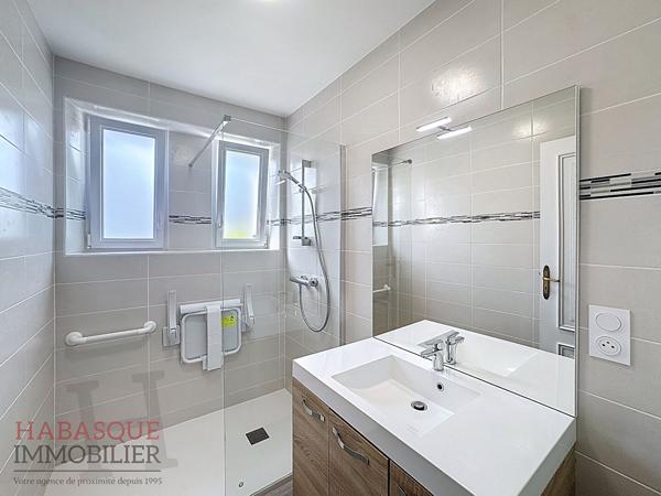 Maison Néo-Bretonne à vendre à Ploudaniel - 5 chambres, 129 m² , Ploudaniel