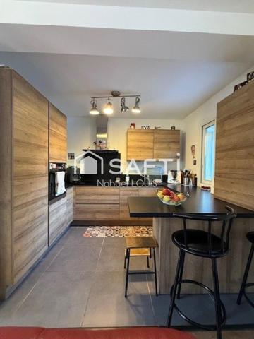 Maison coup de cœur avec jardin fleuri et piscine