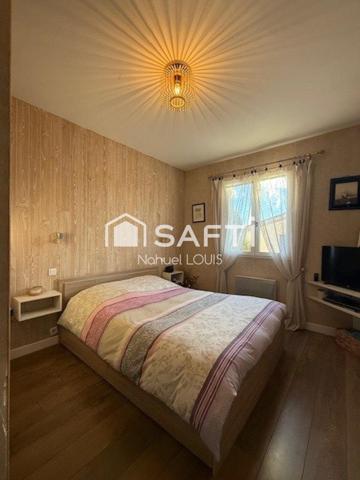 Maison coup de cœur avec jardin fleuri et piscine