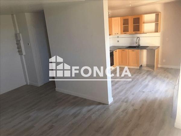 Location Appartement 3 pièces 103 m² - 206 RUE DE LA GARE Reignier 74930