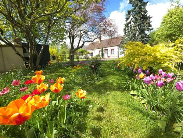 (61270 RAI )  4 km gare maison de campagne 2 chambres, sans travaux, terrain 820 m²
