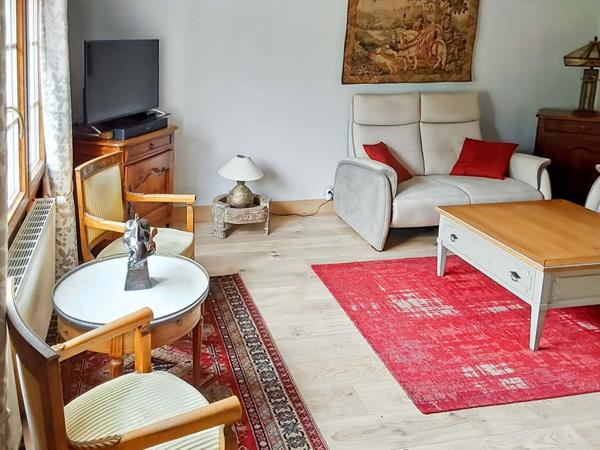 (61270 RAI )  4 km gare maison de campagne 2 chambres, sans travaux, terrain 820 m²
