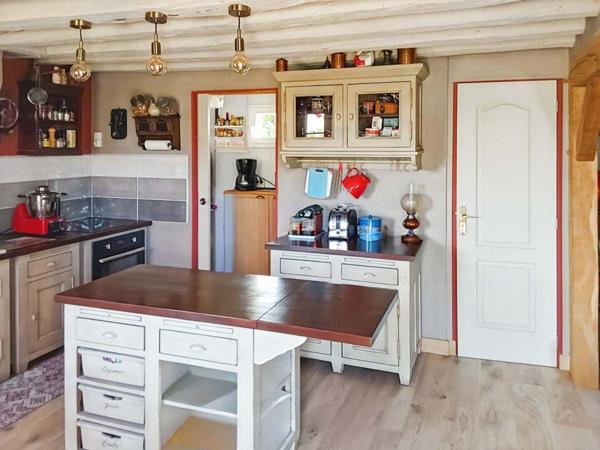 (61270 RAI )  4 km gare maison de campagne 2 chambres, sans travaux, terrain 820 m²