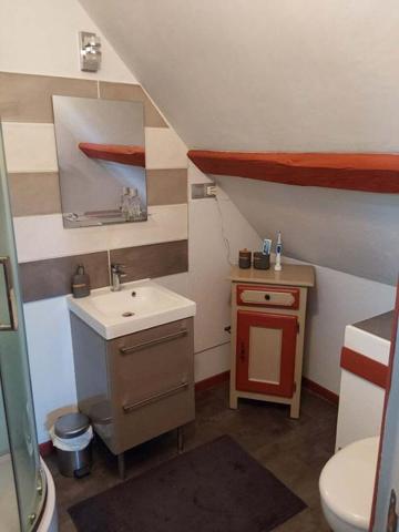 (61270 RAI )  4 km gare maison de campagne 2 chambres, sans travaux, terrain 820 m²