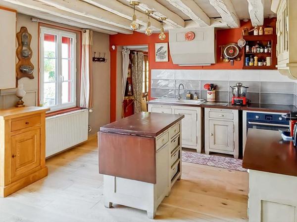 (61270 RAI )  4 km gare maison de campagne 2 chambres, sans travaux, terrain 820 m²