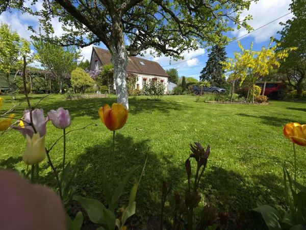(61270 RAI )  4 km gare maison de campagne 2 chambres, sans travaux, terrain 820 m²