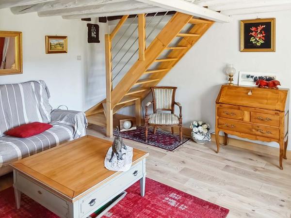 (61270 RAI )  4 km gare maison de campagne 2 chambres, sans travaux, terrain 820 m²