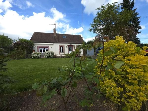 (61270 RAI )  4 km gare maison de campagne 2 chambres, sans travaux, terrain 820 m²