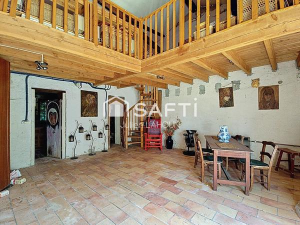 Maison en pierre à restaurer avec son terrain