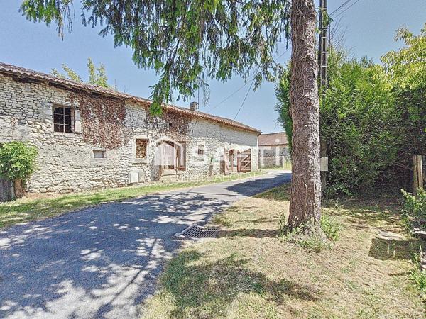 Maison en pierre à restaurer avec son terrain