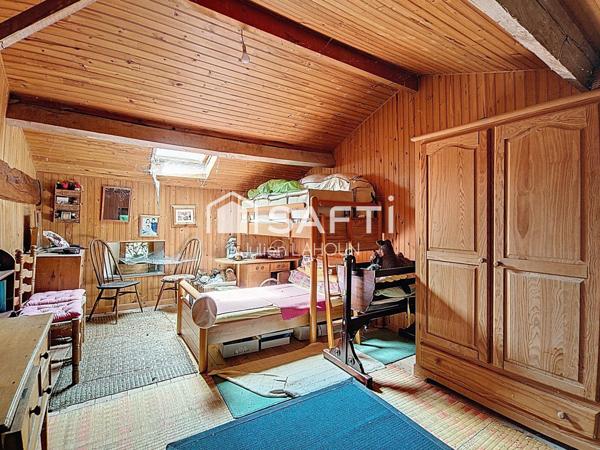 Maison en pierre à restaurer avec son terrain