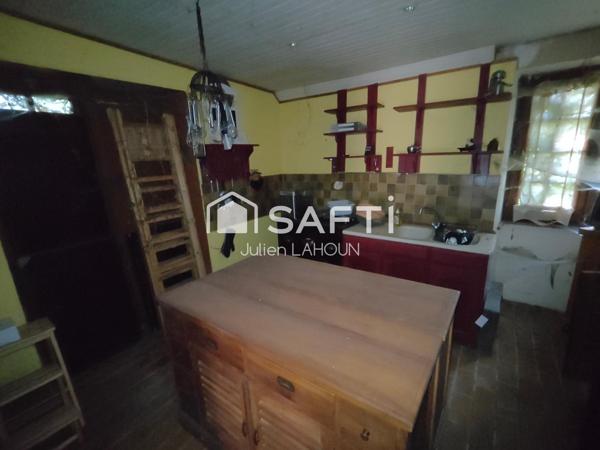 Maison en pierre à restaurer avec son terrain