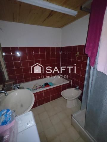 Maison en pierre à restaurer avec son terrain