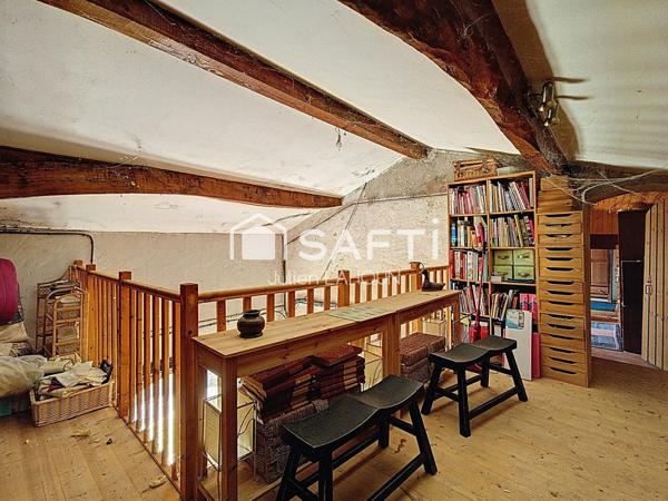 Maison en pierre à restaurer avec son terrain