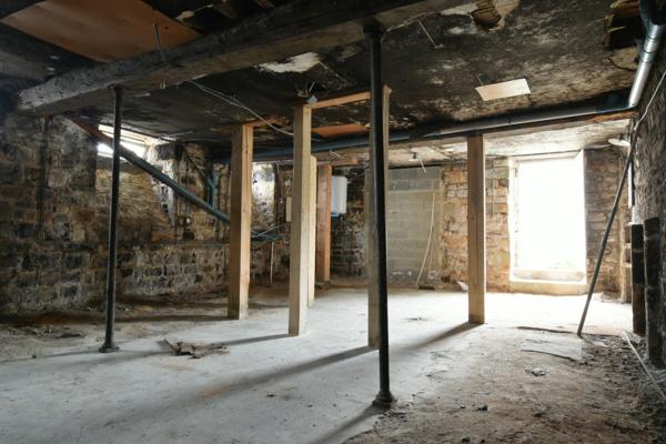 À VENDRE – LOCAL COMMERCIAL / PROFESSIONNEL EN CENTRE-VILLE DE DOMFRONT-EN-POIRAIE