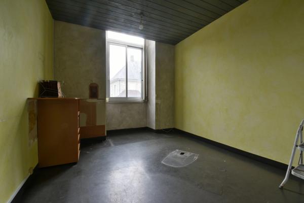 À VENDRE – LOCAL COMMERCIAL / PROFESSIONNEL EN CENTRE-VILLE DE DOMFRONT-EN-POIRAIE