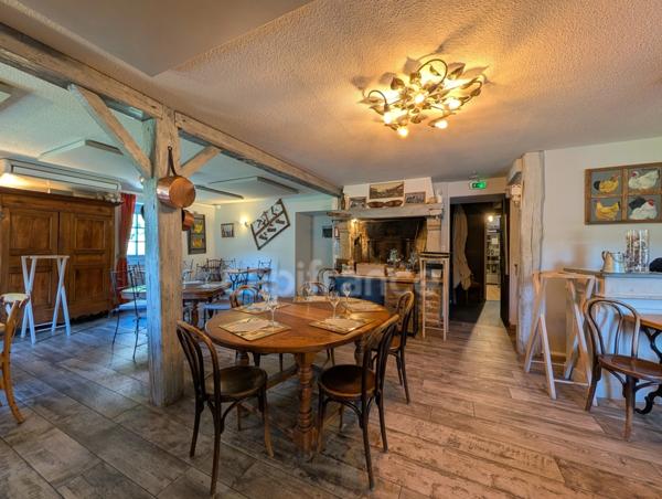 Fonds de commerce et murs à vendre - Demeure XVIᵉ avec restaurant, chambres d’hôtes et logement privatif – Site Patrimonial Remarquable (39)