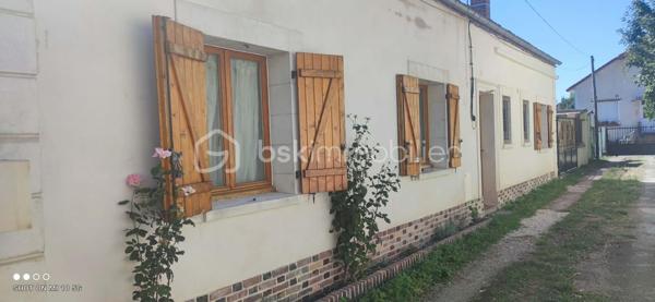 Une maison d'habitation a 5 min a pied du centre ville comprenant:
- Un rez-de-chaussée divisé en entrée sur salle de séjour, salon, cuisine, salle d'eau avec WC.
- Possibilité de faire une chambre au rez-de-chaussée.
- A l'étage : deux chambres, un WC, un dressing.
- A l'extérieur terrasse avec abri de jardin.
- Pompe a chaleur
- Tout a l'égout 
- Fenêtres pvc double vitrage