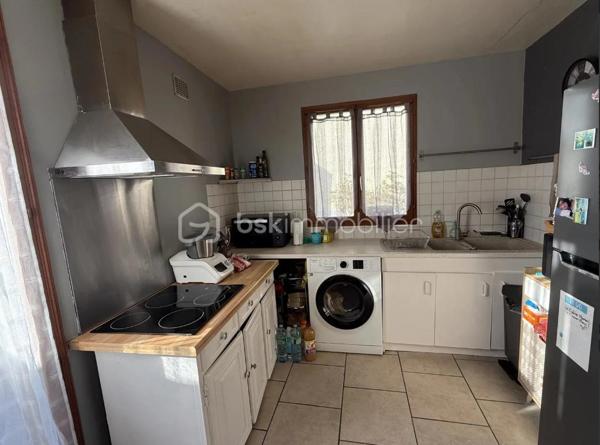 Une maison d'habitation a 5 min a pied du centre ville comprenant:
- Un rez-de-chaussée divisé en entrée sur salle de séjour, salon, cuisine, salle d'eau avec WC.
- Possibilité de faire une chambre au rez-de-chaussée.
- A l'étage : deux chambres, un WC, un dressing.
- A l'extérieur terrasse avec abri de jardin.
- Pompe a chaleur
- Tout a l'égout 
- Fenêtres pvc double vitrage
