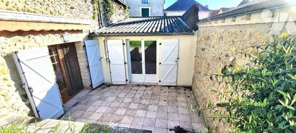 Maison de ville à vendre Parcé-sur-Sarthe dans la Sarthe (72), comprenant :
