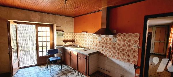 Maison de ville à vendre Parcé-sur-Sarthe dans la Sarthe (72), comprenant :