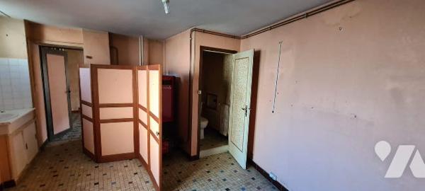 Maison de ville à vendre Parcé-sur-Sarthe dans la Sarthe (72), comprenant :