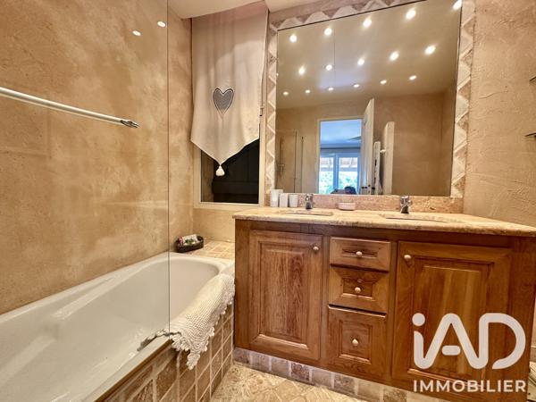 Maison à vendre 6 pièces 182 m² Cavalaire-sur-Mer