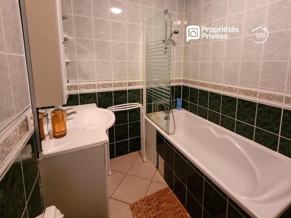 Maison de plain-pied 4 chambres avec piscine et garage - Lagorce 319 000  HAI