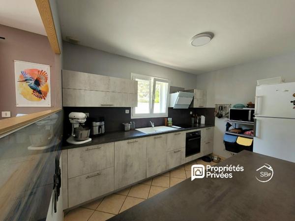 Maison de plain-pied 4 chambres avec piscine et garage - Lagorce 319 000  HAI