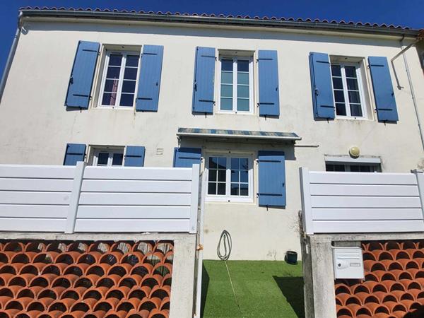 Maison Surgeres 6 pièce(s) 160 m2