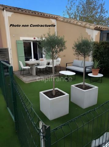 "Duplex à Béziers de 36 m² au sol avec jardin de 80 m² et terrasse de 12 m², dans une résidence calme et sécurisée avec piscines, parfait pour résidence secondaire ou location saisonnière."