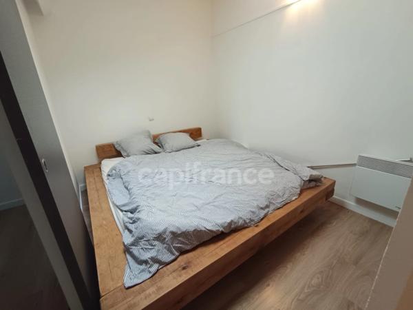 "Duplex à Béziers de 36 m² au sol avec jardin de 80 m² et terrasse de 12 m², dans une résidence calme et sécurisée avec piscines, parfait pour résidence secondaire ou location saisonnière."