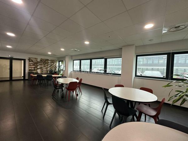BUREAUX à LOUER de 987 m²
