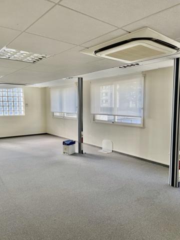 Immeuble indépendant de bureaux de standing situé au coeur de la cité impériale !