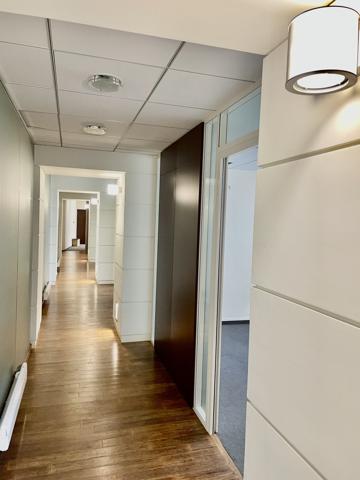 Immeuble indépendant de bureaux de standing situé au coeur de la cité impériale !