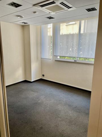 Immeuble indépendant de bureaux de standing situé au coeur de la cité impériale !
