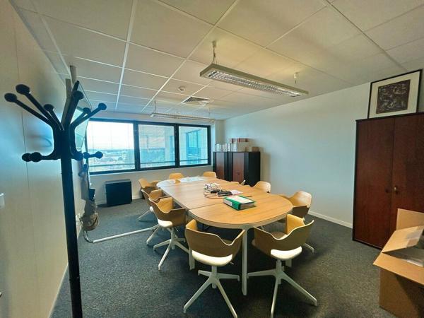 TOURS NORD L'AERONEF BUREAUX A LOUER DE 190 M² 4EME ETAGE PROCHE D 910 ET ECHANGEUR A10
