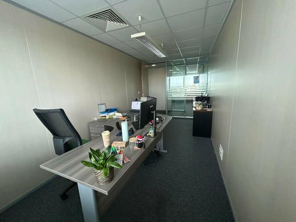 TOURS NORD L'AERONEF BUREAUX A LOUER DE 190 M² 4EME ETAGE PROCHE D 910 ET ECHANGEUR A10