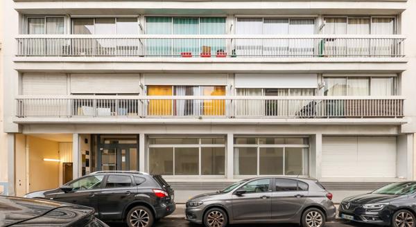 Bureaux à vendre Paris 14 - 390 m² en RDC et sous-sol avec patio privatif, excellente accessibilité