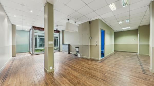 Bureaux à vendre Paris 14 - 390 m² en RDC et sous-sol avec patio privatif, excellente accessibilité