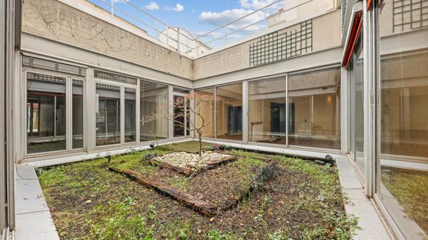 Bureaux à vendre Paris 14 - 390 m² en RDC et sous-sol avec patio privatif, excellente accessibilité