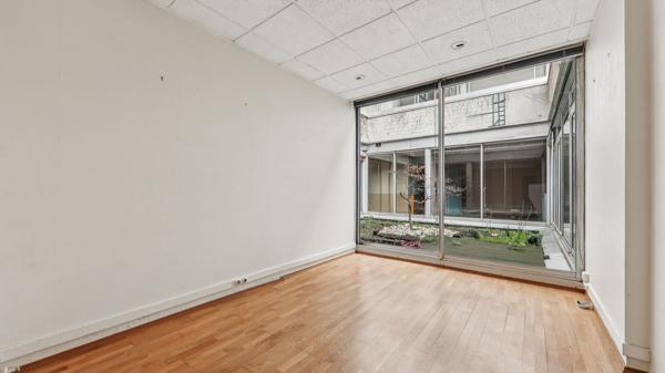 Bureaux à vendre Paris 14 - 390 m² en RDC et sous-sol avec patio privatif, excellente accessibilité