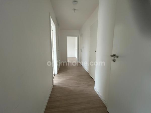 SAINT-LOUIS, à 2pas de toutes les commodités, résidence de 2019, magnifique appartement 3pièces, 58.5m², 2chambres, terrasse, cellier, parking en sous sol. Top emplacement!